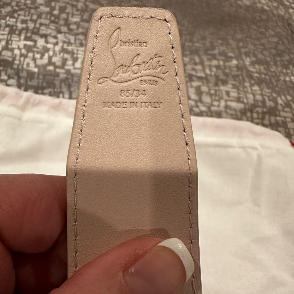 Elegant Cream Belt with Signature Logo - Picture 6 of 6